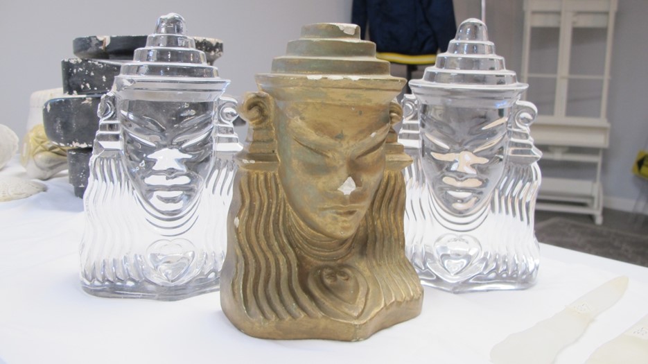 Buddha Bookends (Tiffin) with model